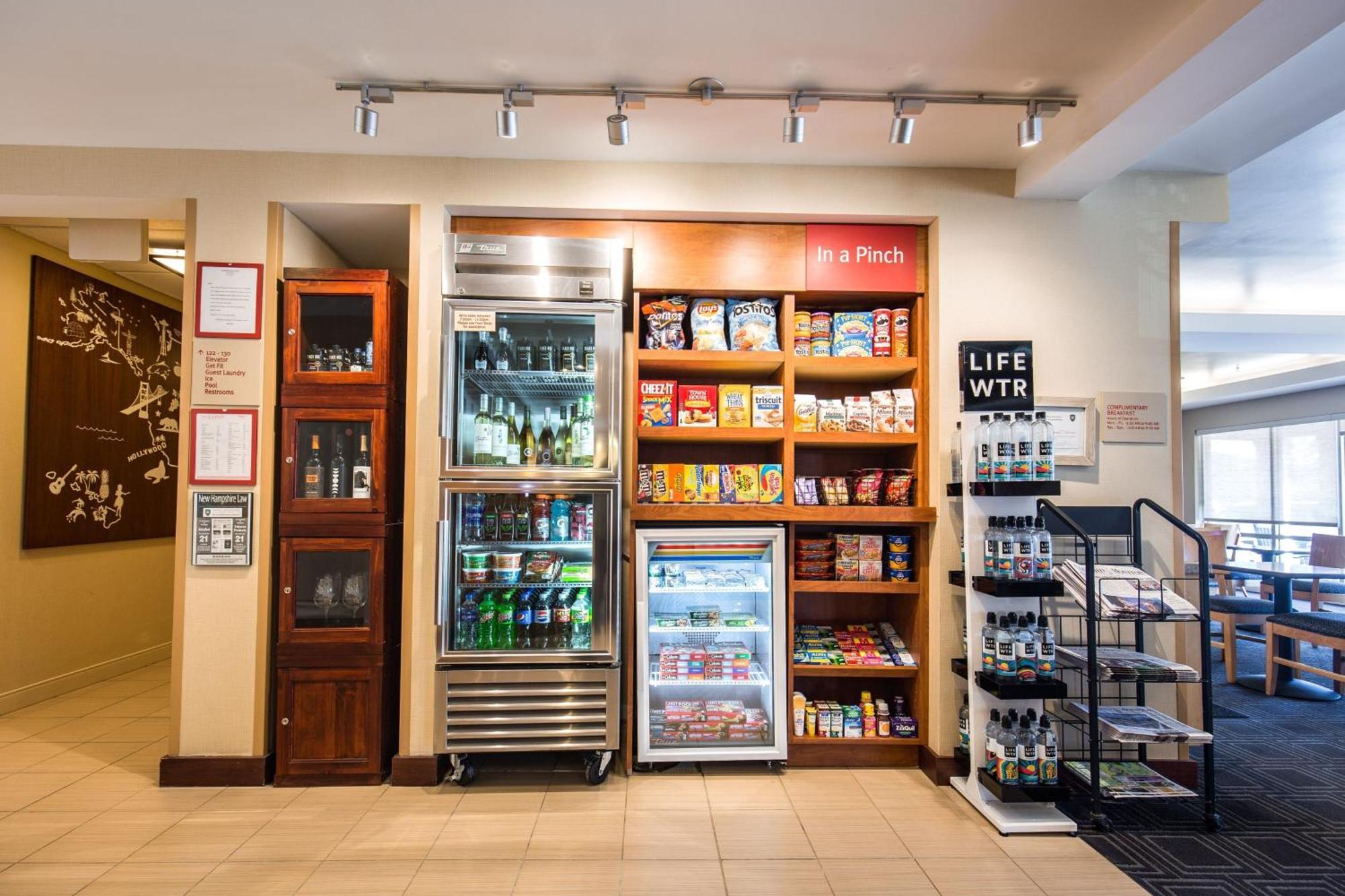 Towneplace Suites By Marriott Gilford Exteriér fotografie