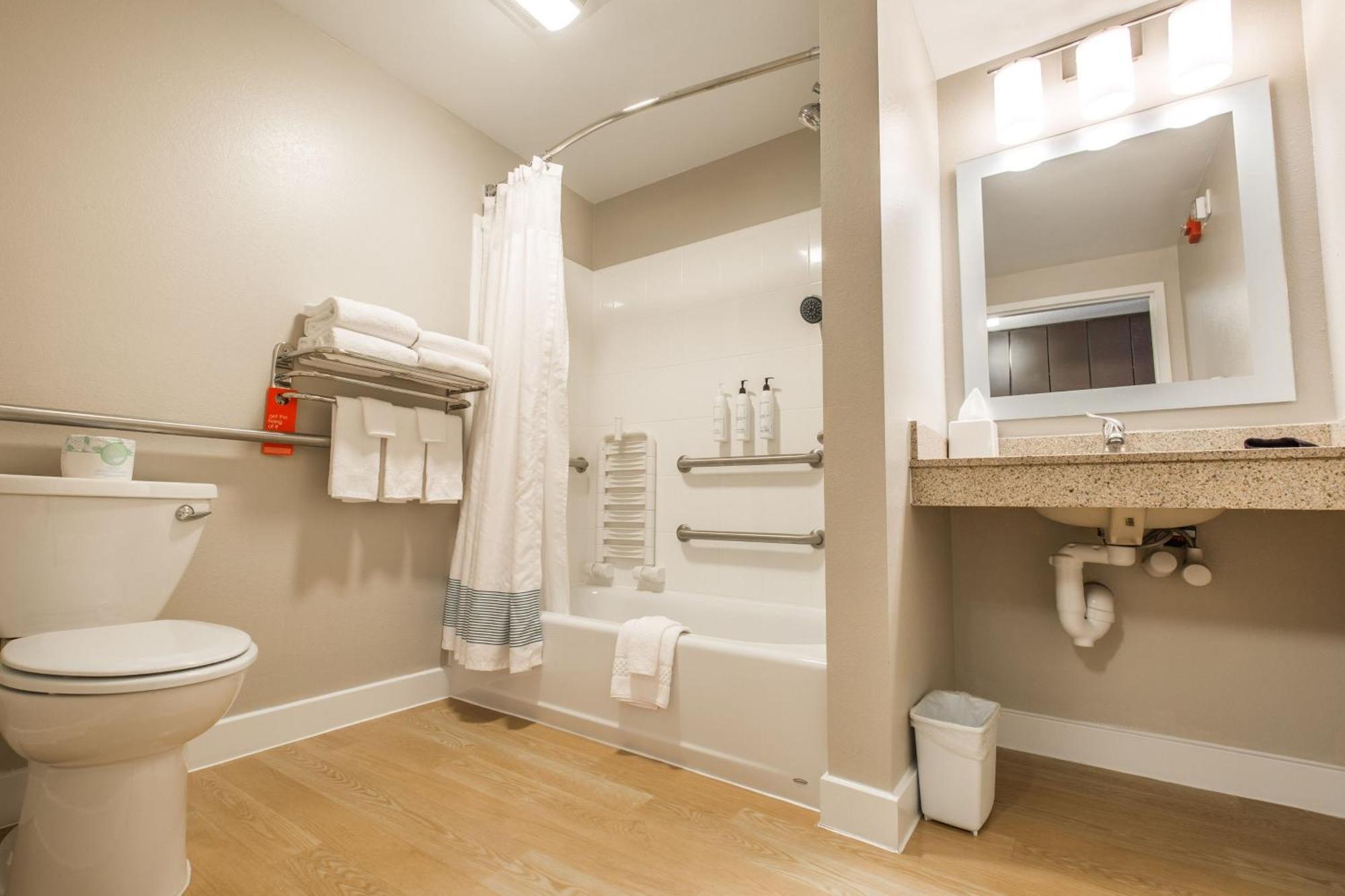 Towneplace Suites By Marriott Gilford Exteriér fotografie