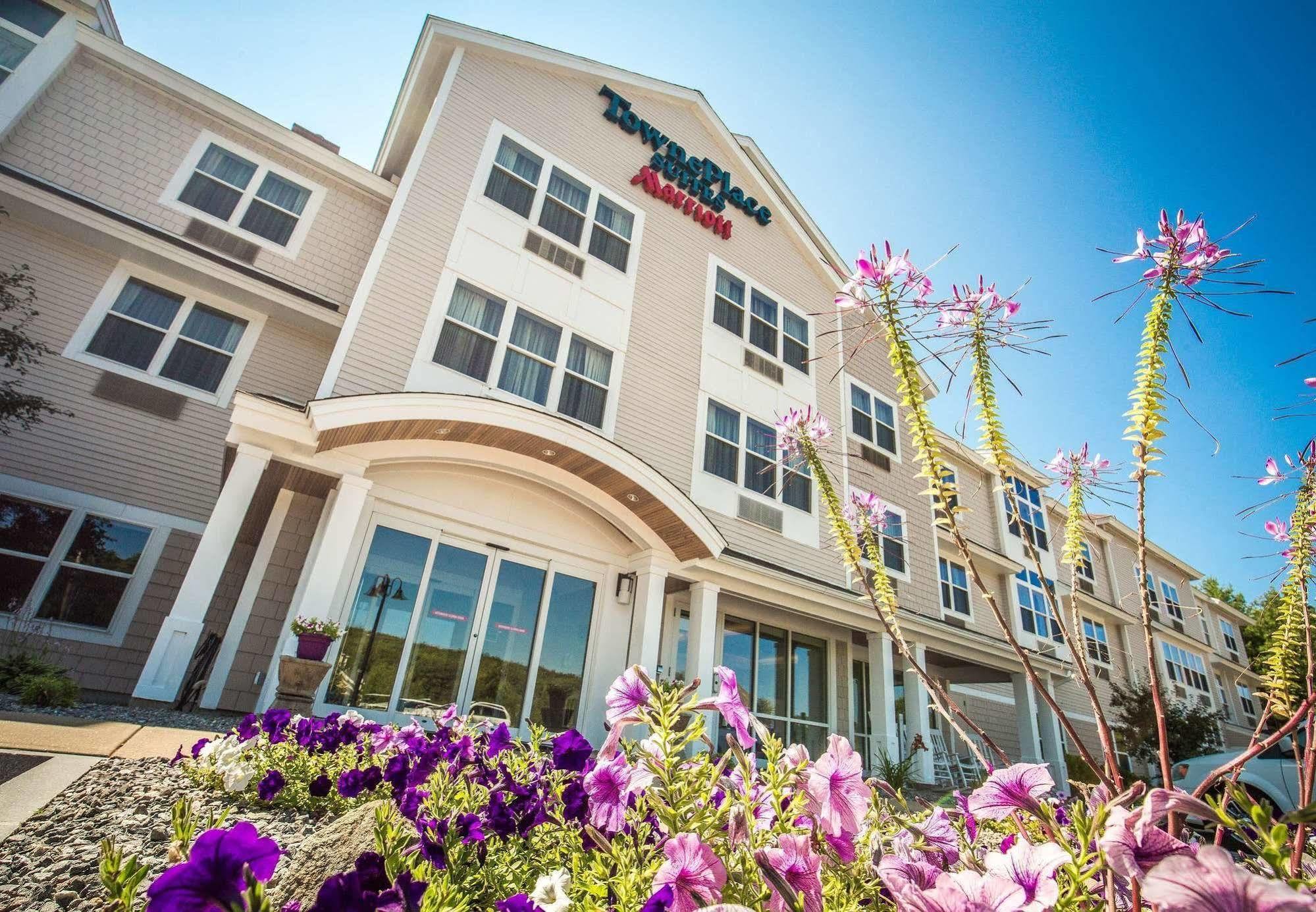 Towneplace Suites By Marriott Gilford Exteriér fotografie