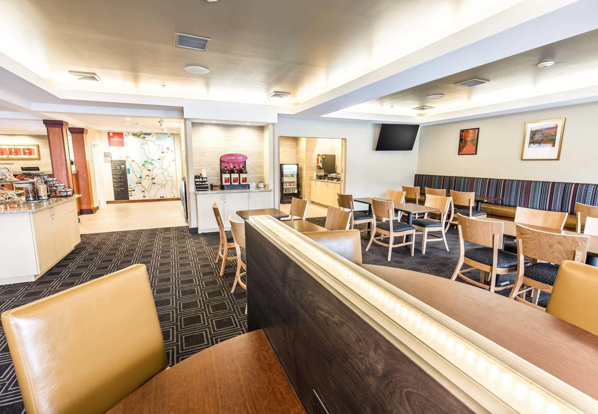 Towneplace Suites By Marriott Gilford Exteriér fotografie