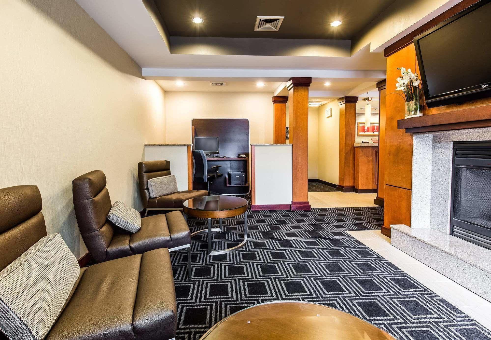 Towneplace Suites By Marriott Gilford Exteriér fotografie