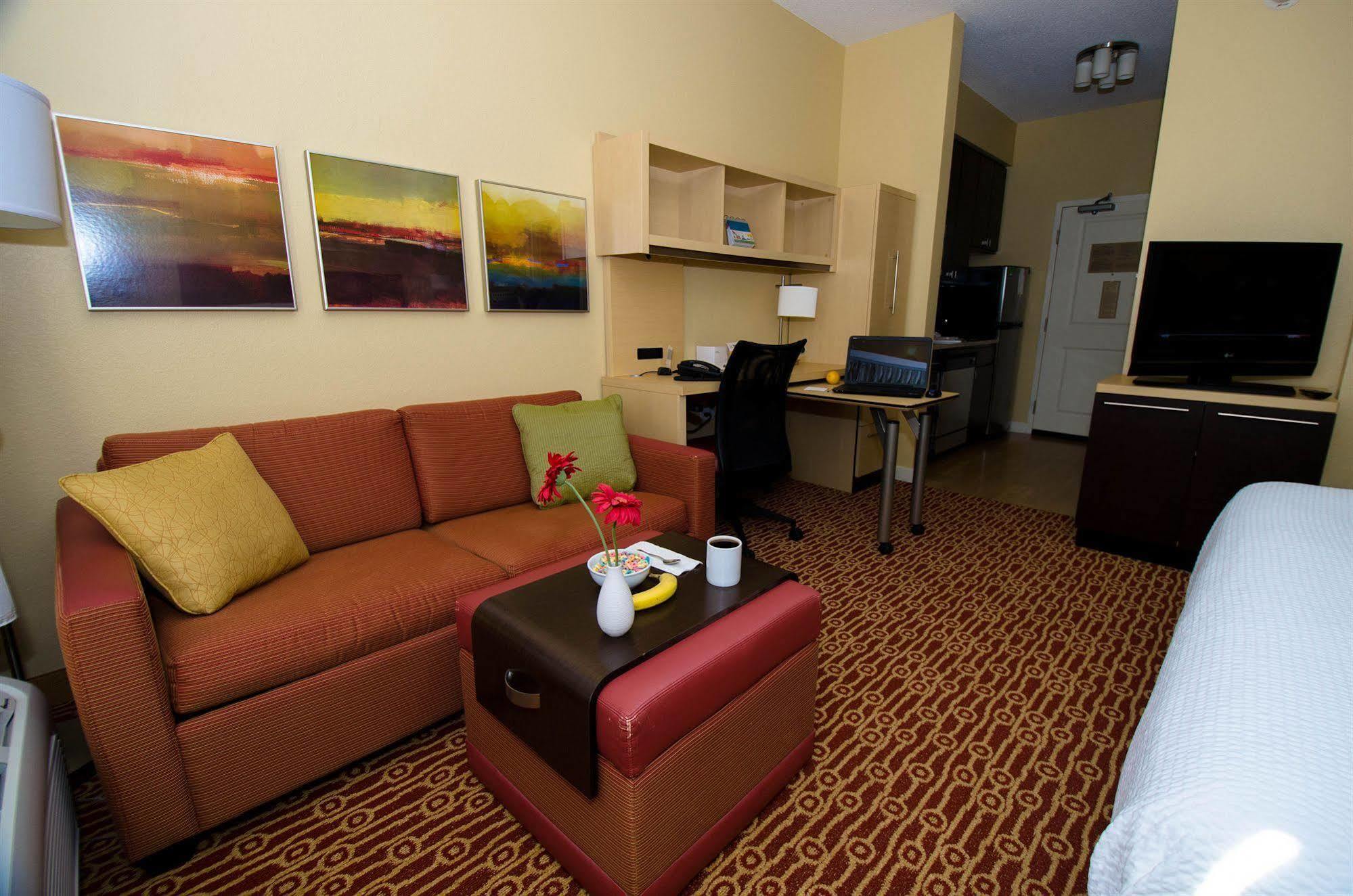 Towneplace Suites By Marriott Gilford Exteriér fotografie