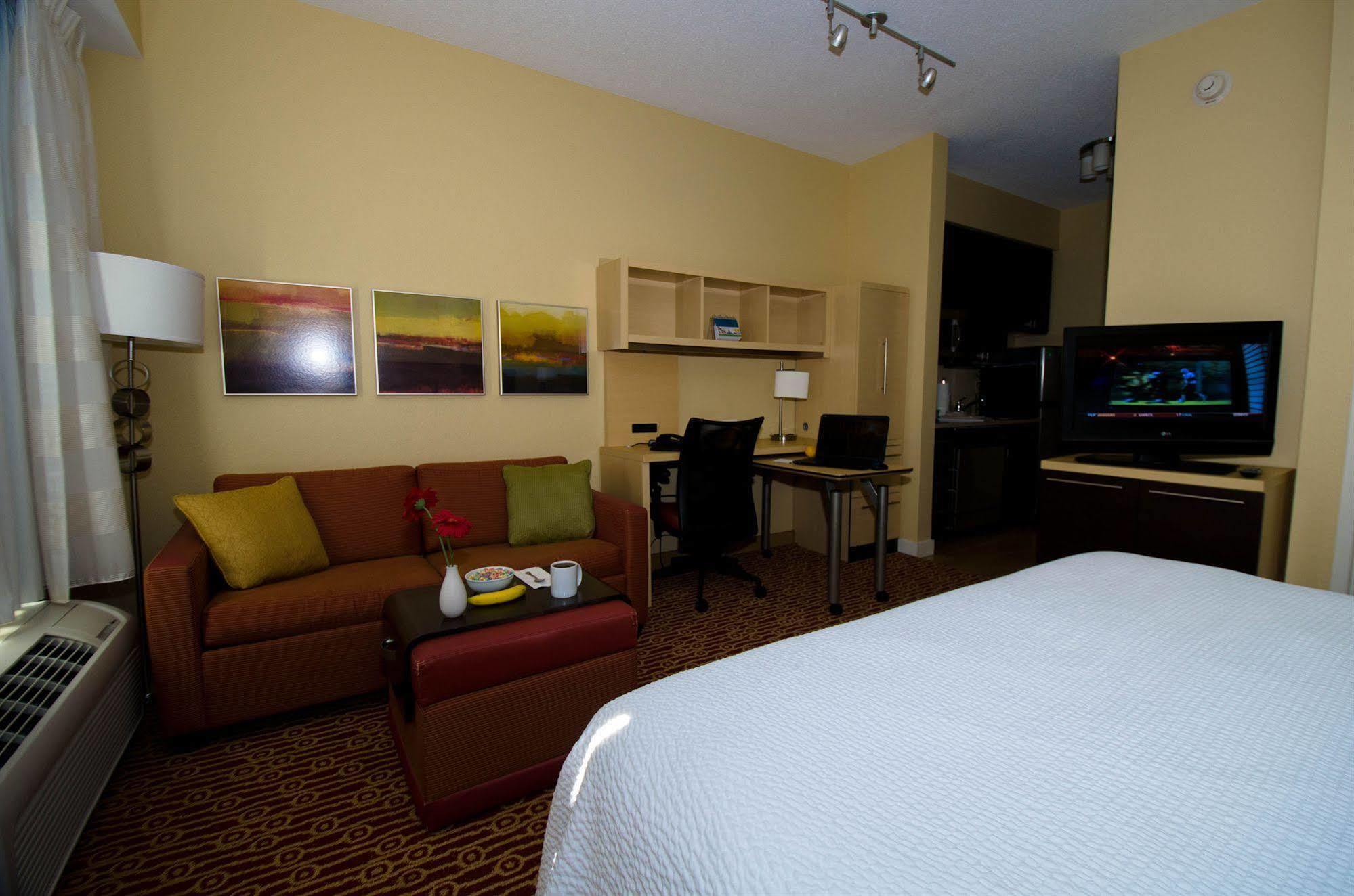 Towneplace Suites By Marriott Gilford Exteriér fotografie