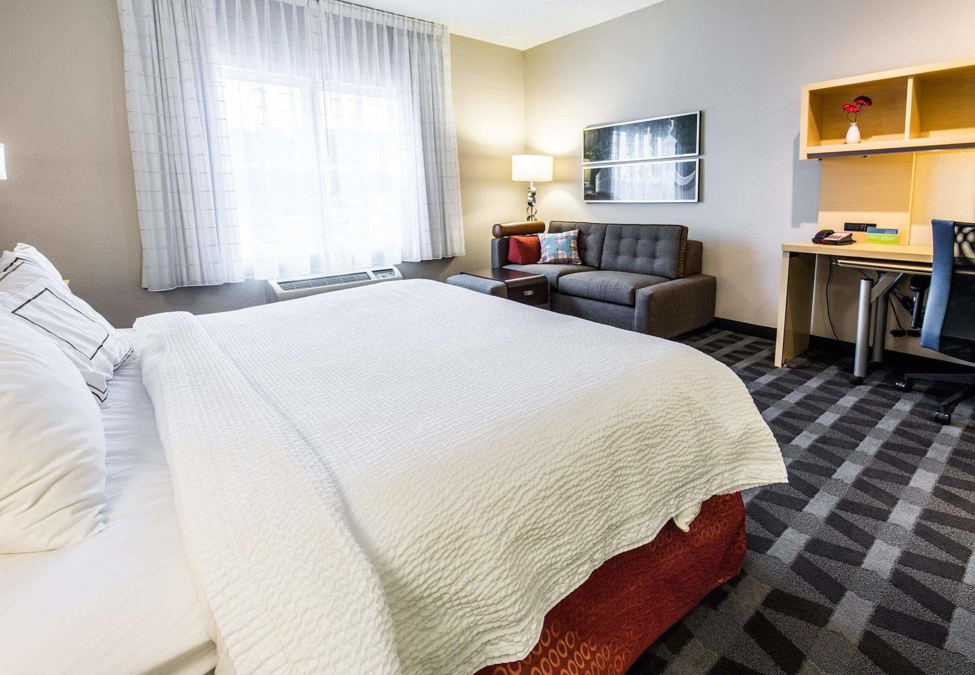 Towneplace Suites By Marriott Gilford Exteriér fotografie