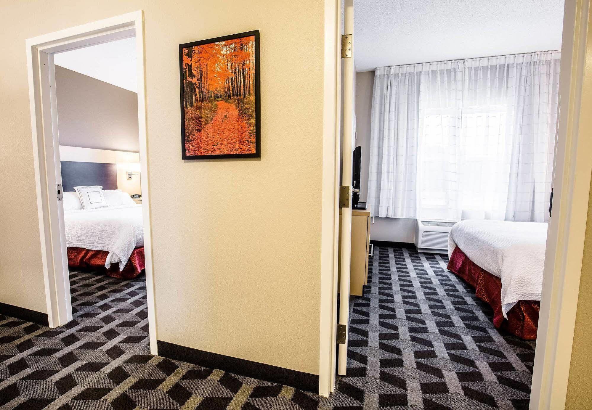 Towneplace Suites By Marriott Gilford Exteriér fotografie