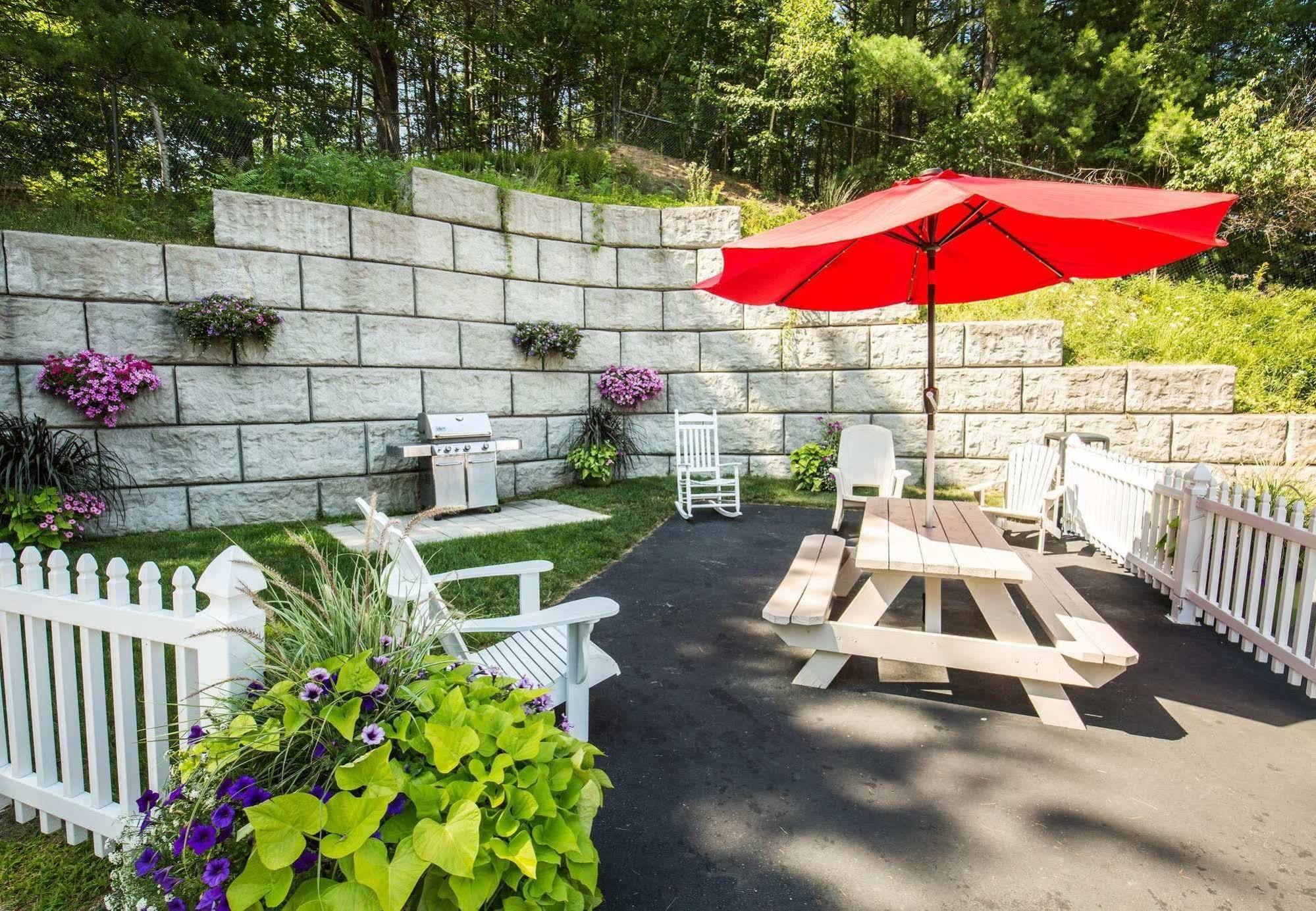 Towneplace Suites By Marriott Gilford Exteriér fotografie